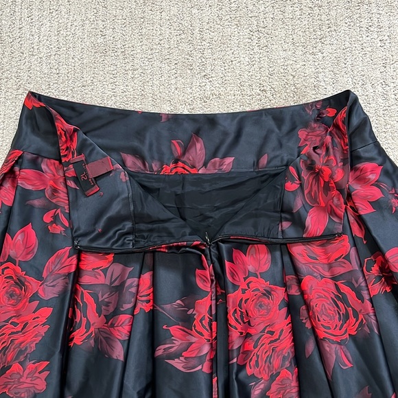 ❤️JS Collections Black & Rose Print Pleated Skirt Size 16 EUC🖤 - Picture 5 of 11